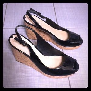 Black open toe patent leather wedges